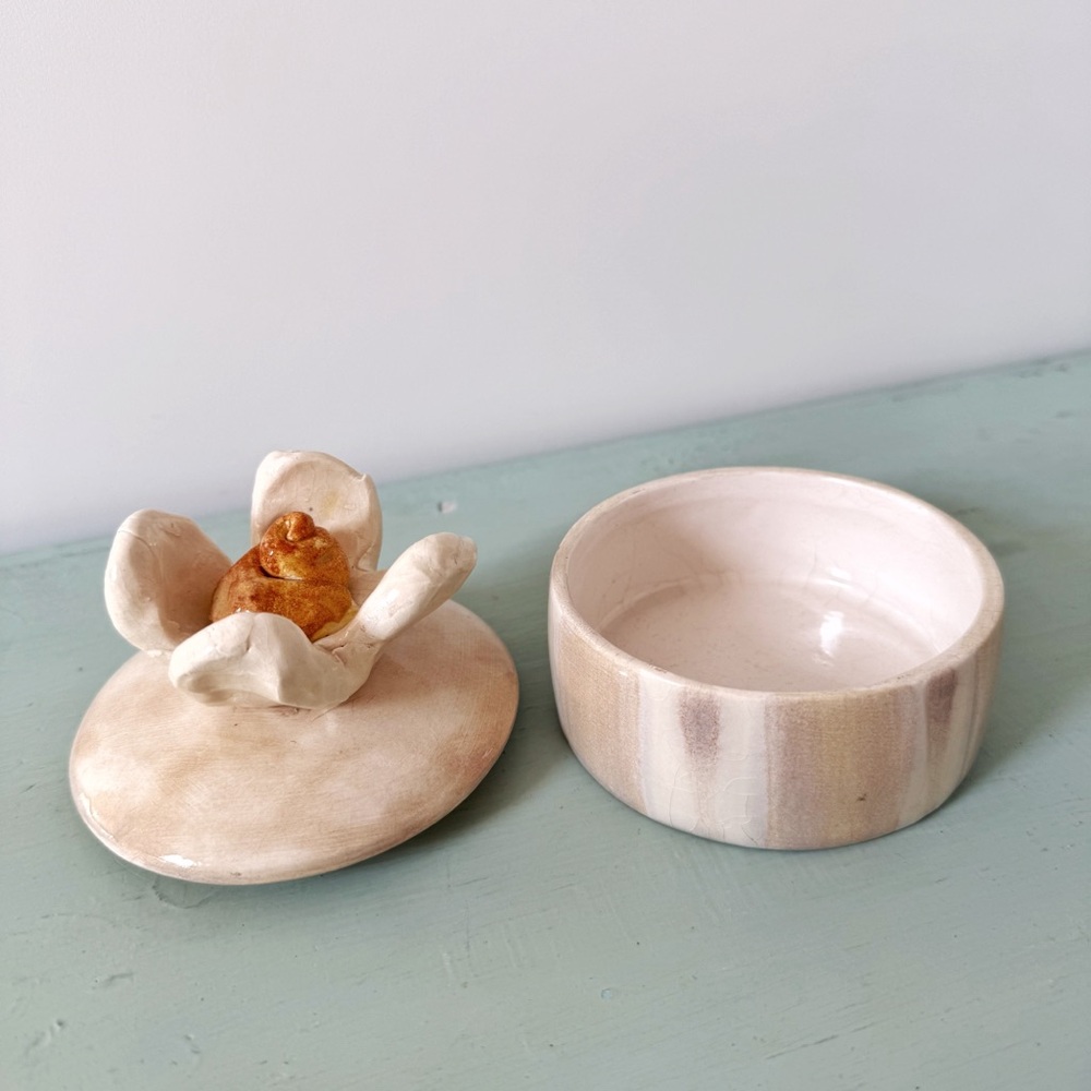 Ceramic Flower Lid Box - Picture 3 of 6